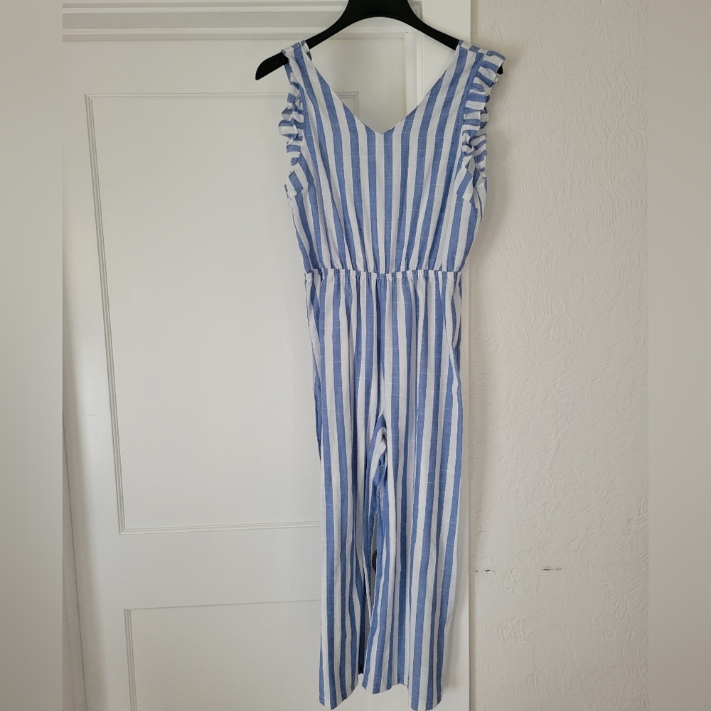 Linen jumpsuit with blue stripes, ruffle shoulder and peekaboo back